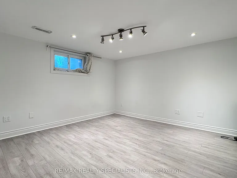 131 Searle Ave #BASEMENT — Photo 23