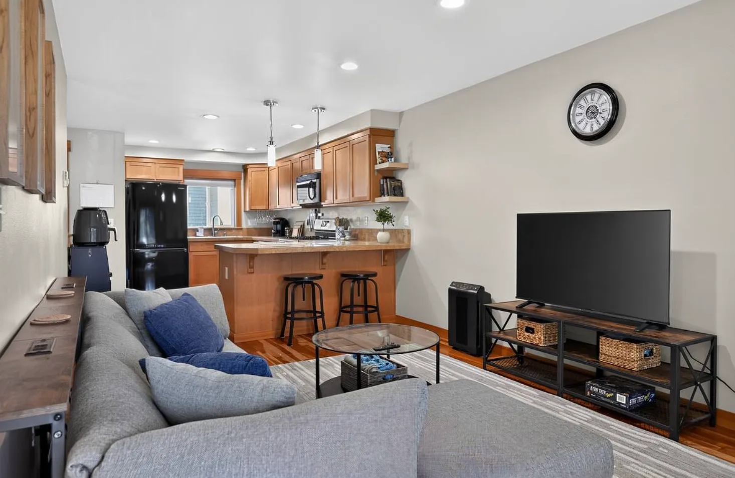 3 bed, 1300 sqft, $5,000 — Photo 4