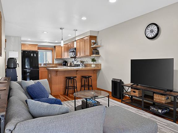 4th image of 9237 17th Ave SW #3