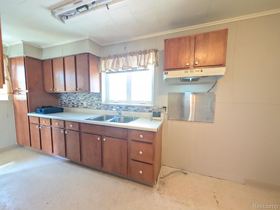 3rd image of 2173 W Mount Morris Rd