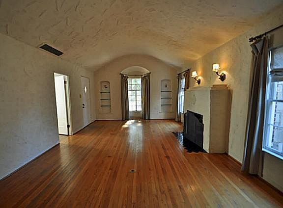 3rd image of 2029 Mayflower Dr