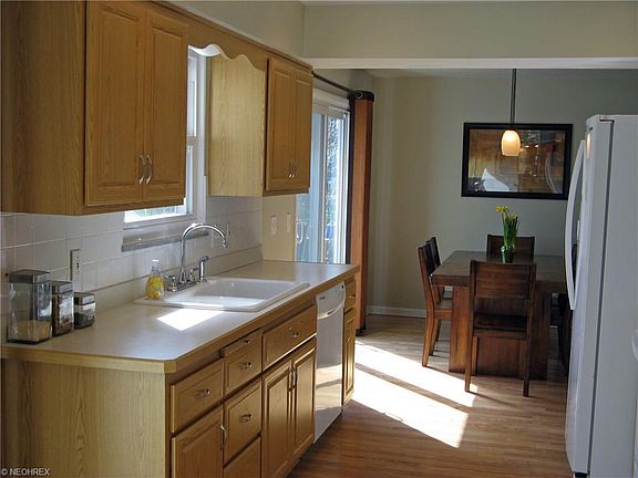 3rd image of 6033 Somerset Dr
