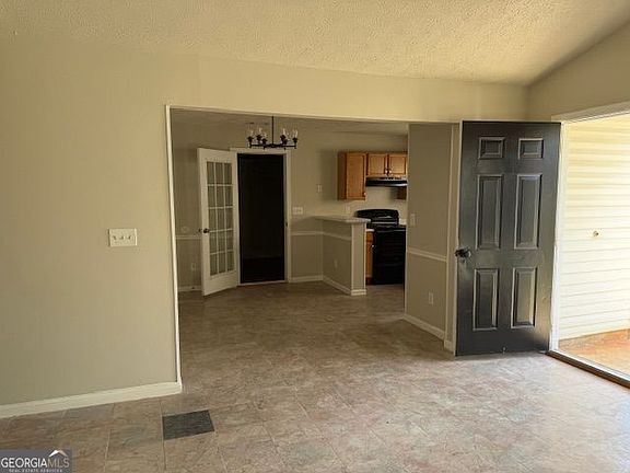 3rd image of 698 Morrow Rd