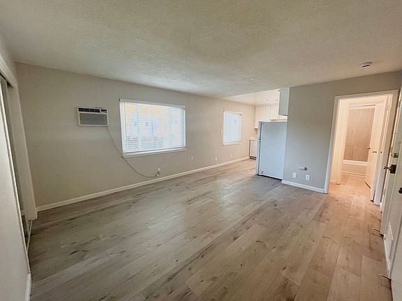 4th image of 2414 Capitol Ave APT 9