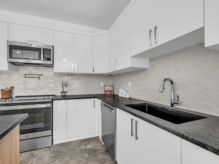 2248 Bailey Ave — Photo 9