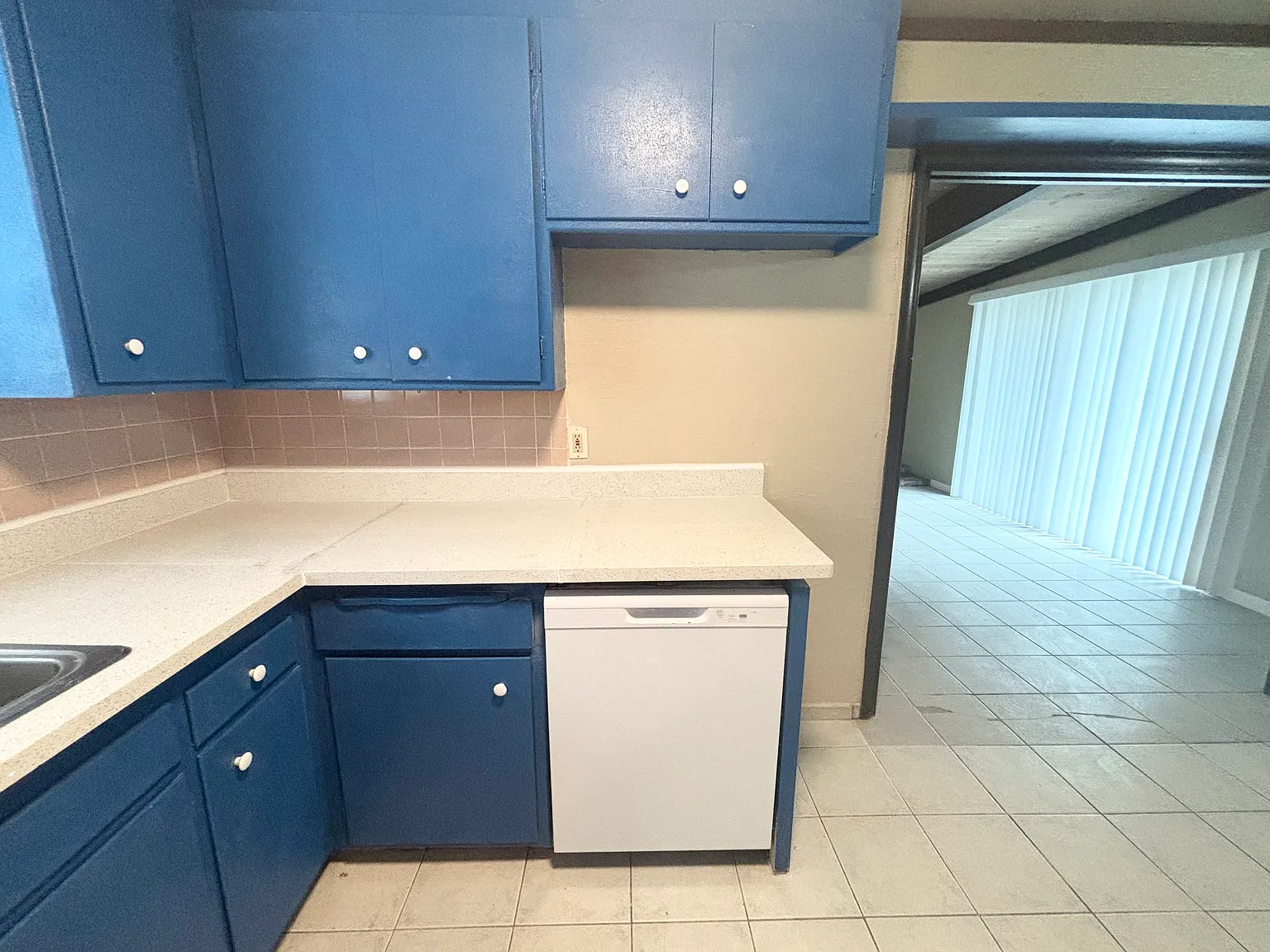 3 bed, 1200 sqft, $2,500 — Photo 3