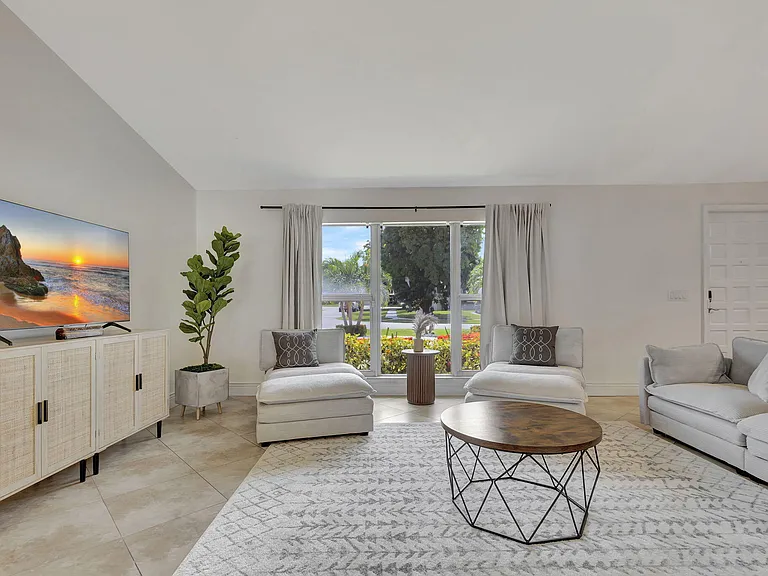 1104 Jackpine St #SEASON FURNISHED R — Photo 33