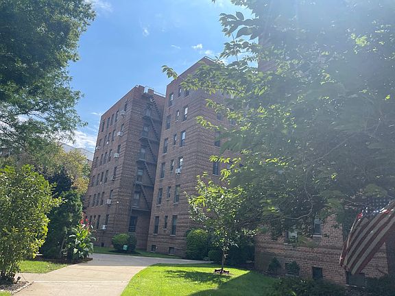 2nd image of 2209 Knapp St APT 2D