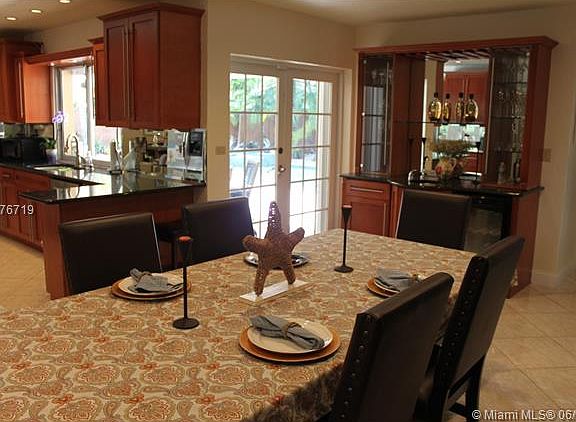 4th image of 6952 Willow Ln