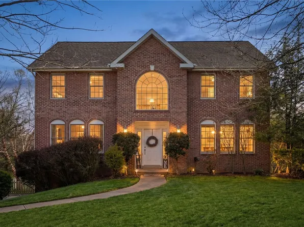 5010 Northfield Dr, Gibsonia, PA 15044