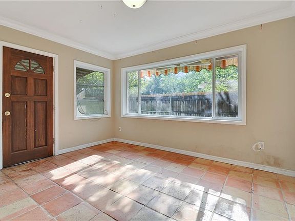 3rd image of 1011 Canovia Ave