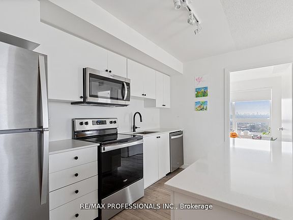 2nd image of 10 Wilby Cres #1603