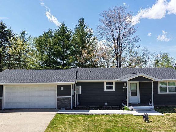 4th image of 1990 Huntington Cir