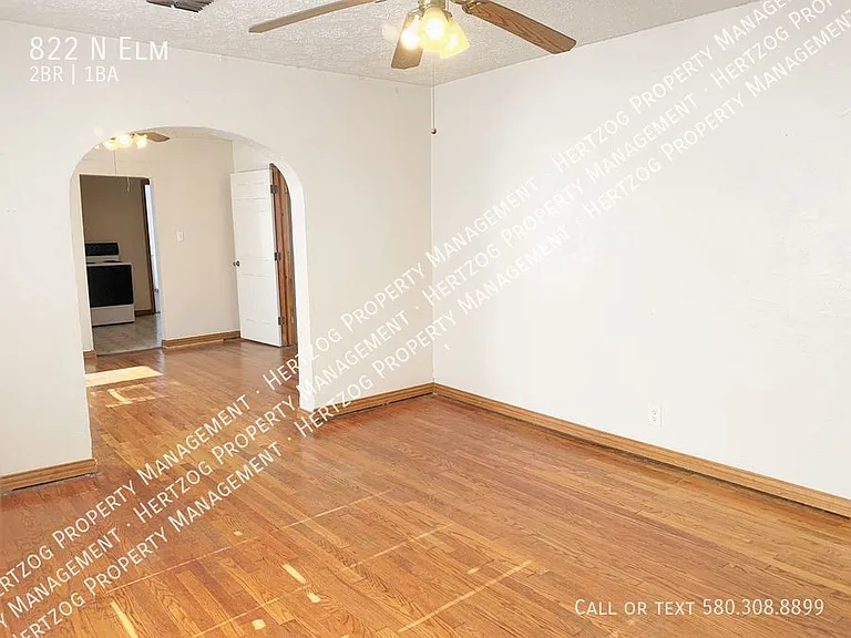 822 N Elm St — Photo 2