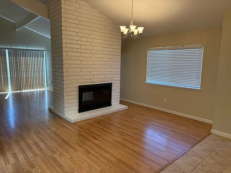1266 Hartford Cir — Photo 2