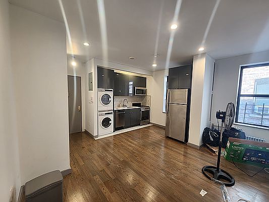 2nd image of 130 Fort Washington Ave APT 4K