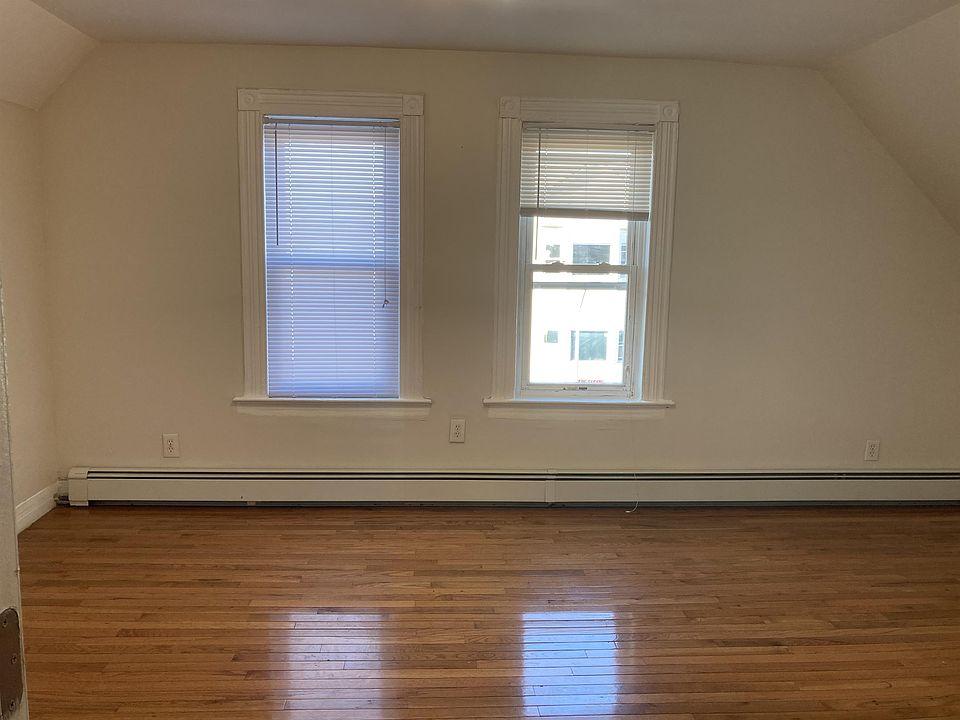 1st image of 16 Kearny Ave Floor 3