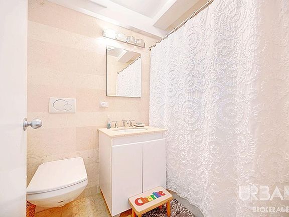 5th image of 10 W 74th St #5EF