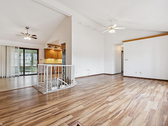 4th image of 1924 Grube St