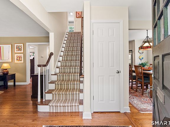 4th image of 128 Soundview Court