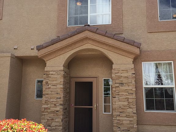 3rd image of 5267 Molokai St NE
