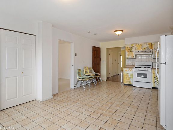 4th image of 1362 W Grand Ave #2