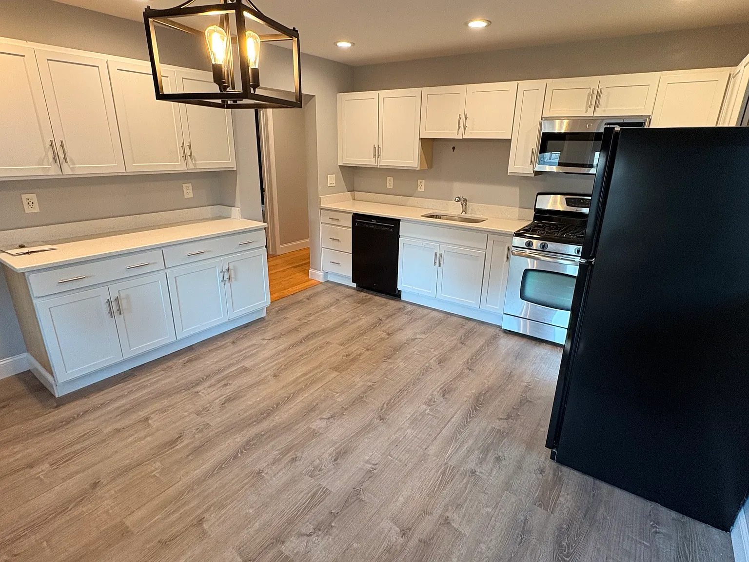 3 bed, 1300 sqft, $3,200 — Photo 3