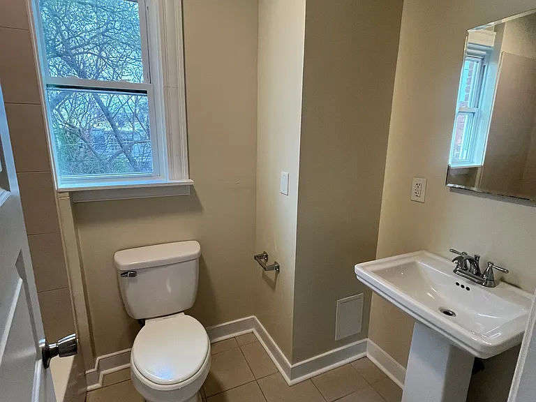 West Franklin Apts — Photo 39