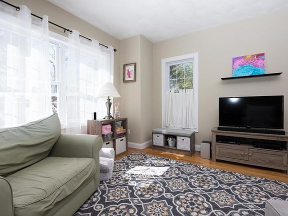 3rd image of 9 Nirvana Dr Unit 1A