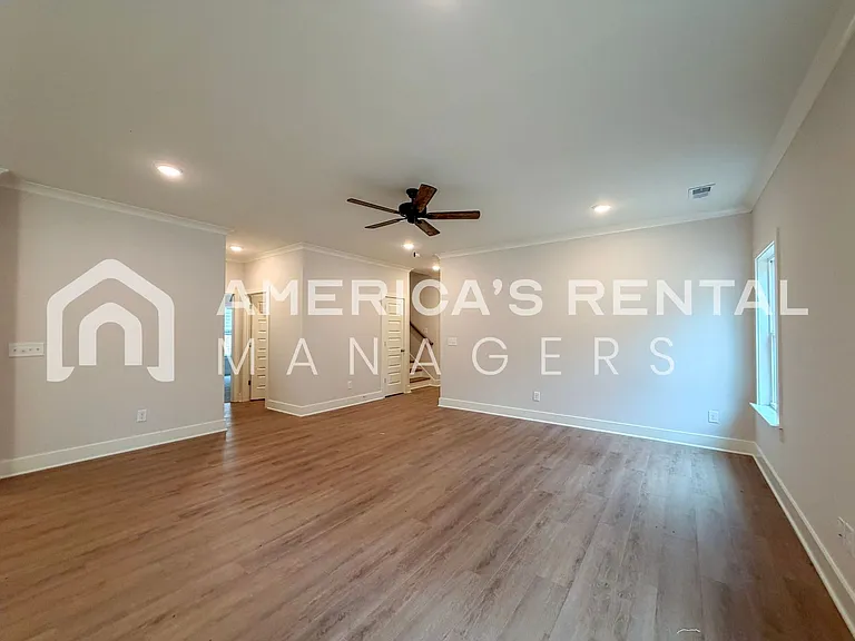 101 Townmoor Ln — Photo 12