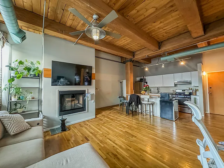 4745 N Ravenswood Ave #105 — Photo 2