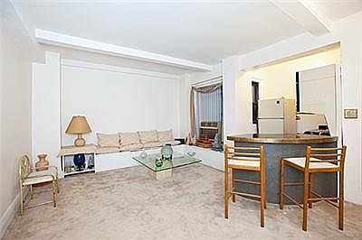 3rd image of 49 W 72nd St APT 2E