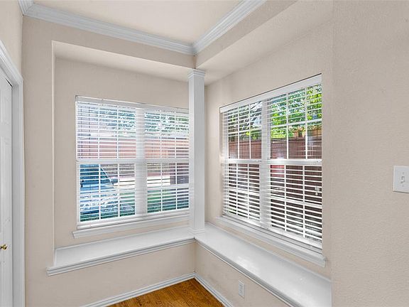 3rd image of 2453 Southcourt Cir