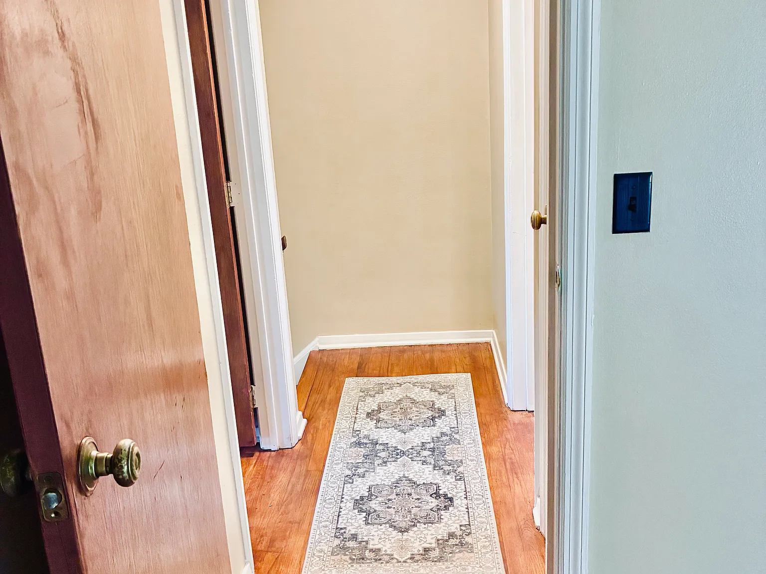 2 bed, 900 sqft, $1,100 — Photo 2