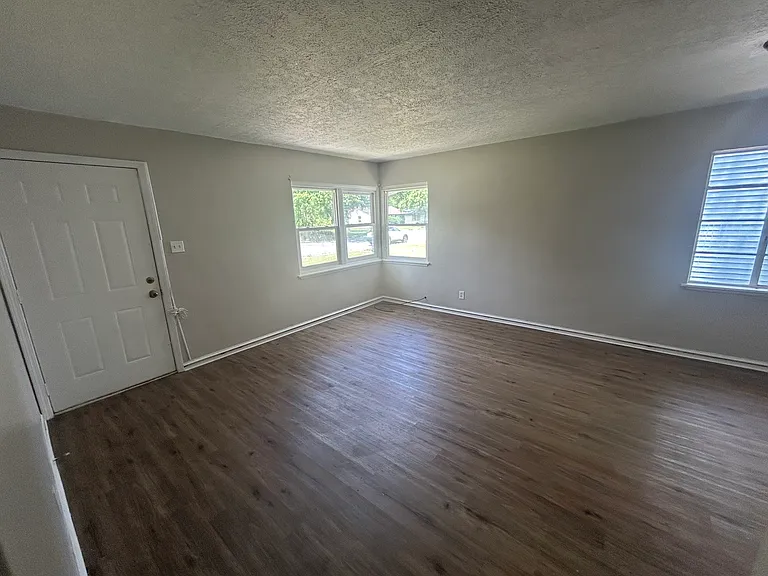 4381 Johnson St — Photo 11