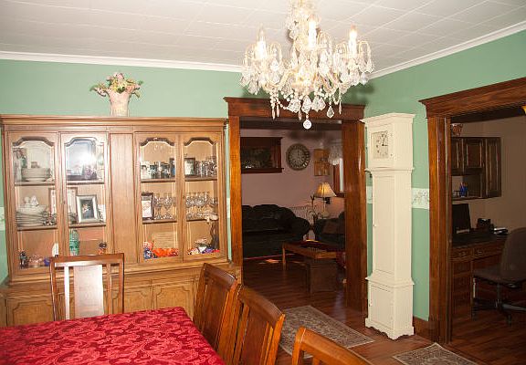 4th image of 109 E Felton St