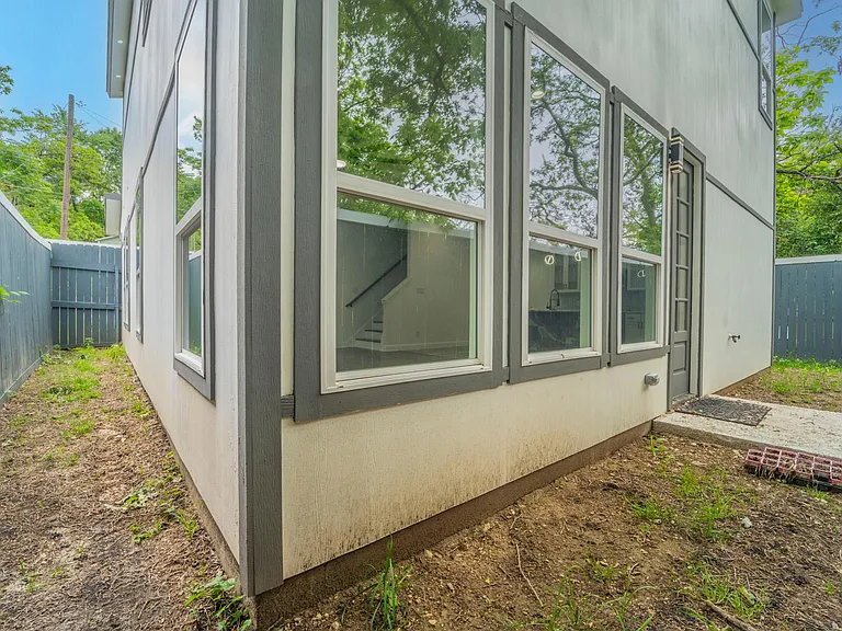 1301 Compton St — Photo 17