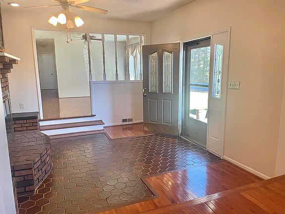 3rd image of 261 Fair St