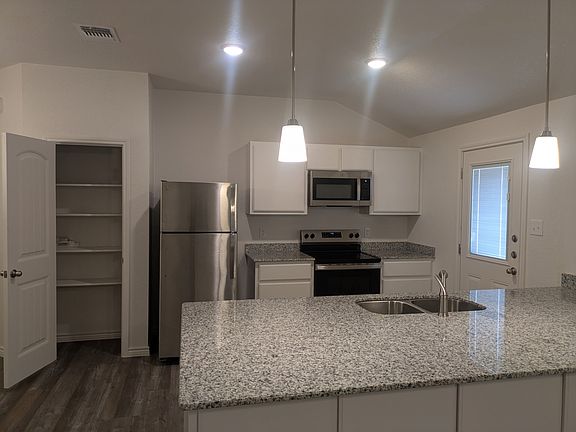 5th image of 230 Dolphin Dr #B