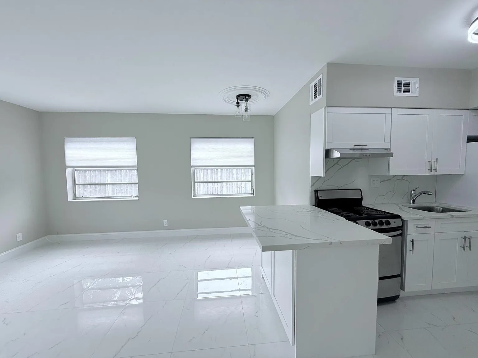 1 bed, 1.0 bath, 800 sqft, $1,795 — Photo 2