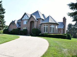 5 Harvest Glen Ct, Hawthorn Woods, IL 60047