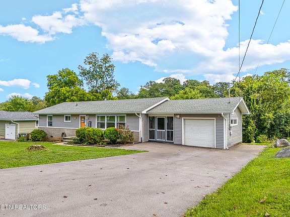 3rd image of 1400 Charles Dr