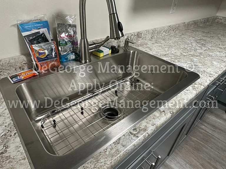 Pine Ridge Apartments — Photo 17