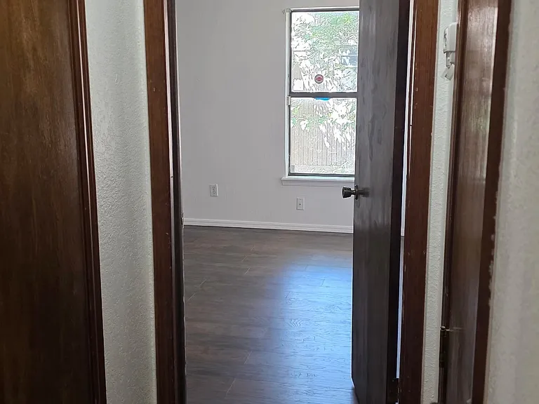 1145 Robin Hood Ln — Photo 25