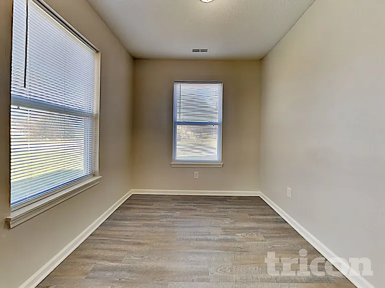 1697 Willowview Ln — Photo 5
