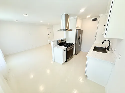 8720 W Olympic Blvd #4 Photo 1 8720 W Olympic Blvd #4 Photo 1
