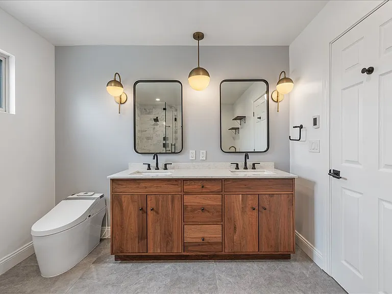2740 Saint James Rd — Photo 22