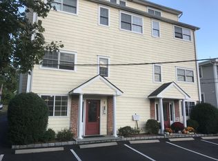 7 Wampus Ln APT 7, Riverside, CT 06878