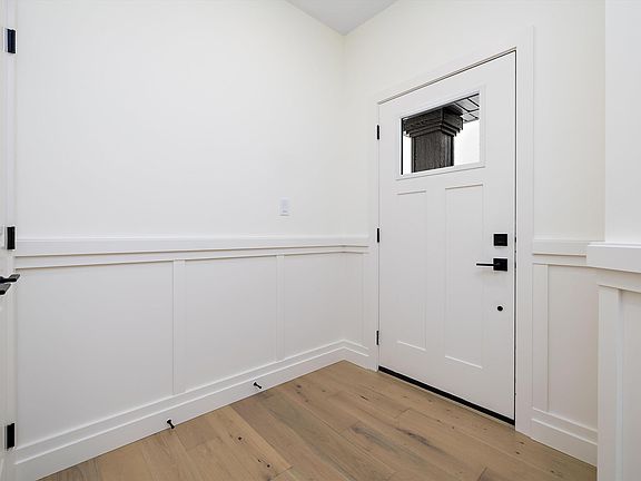 3rd image of 247 Edgemont Grn NW