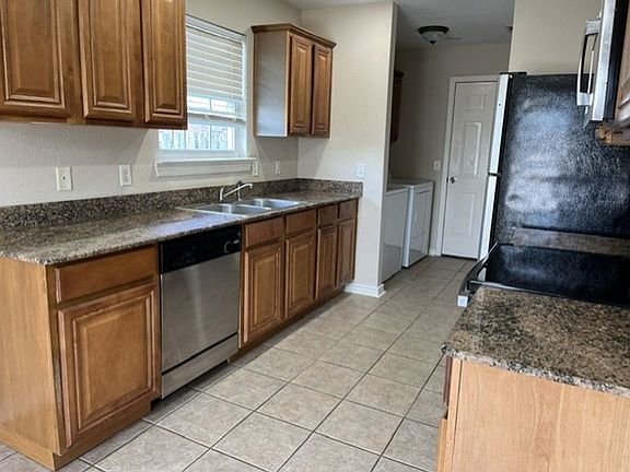 5th image of 6017 S 39th St